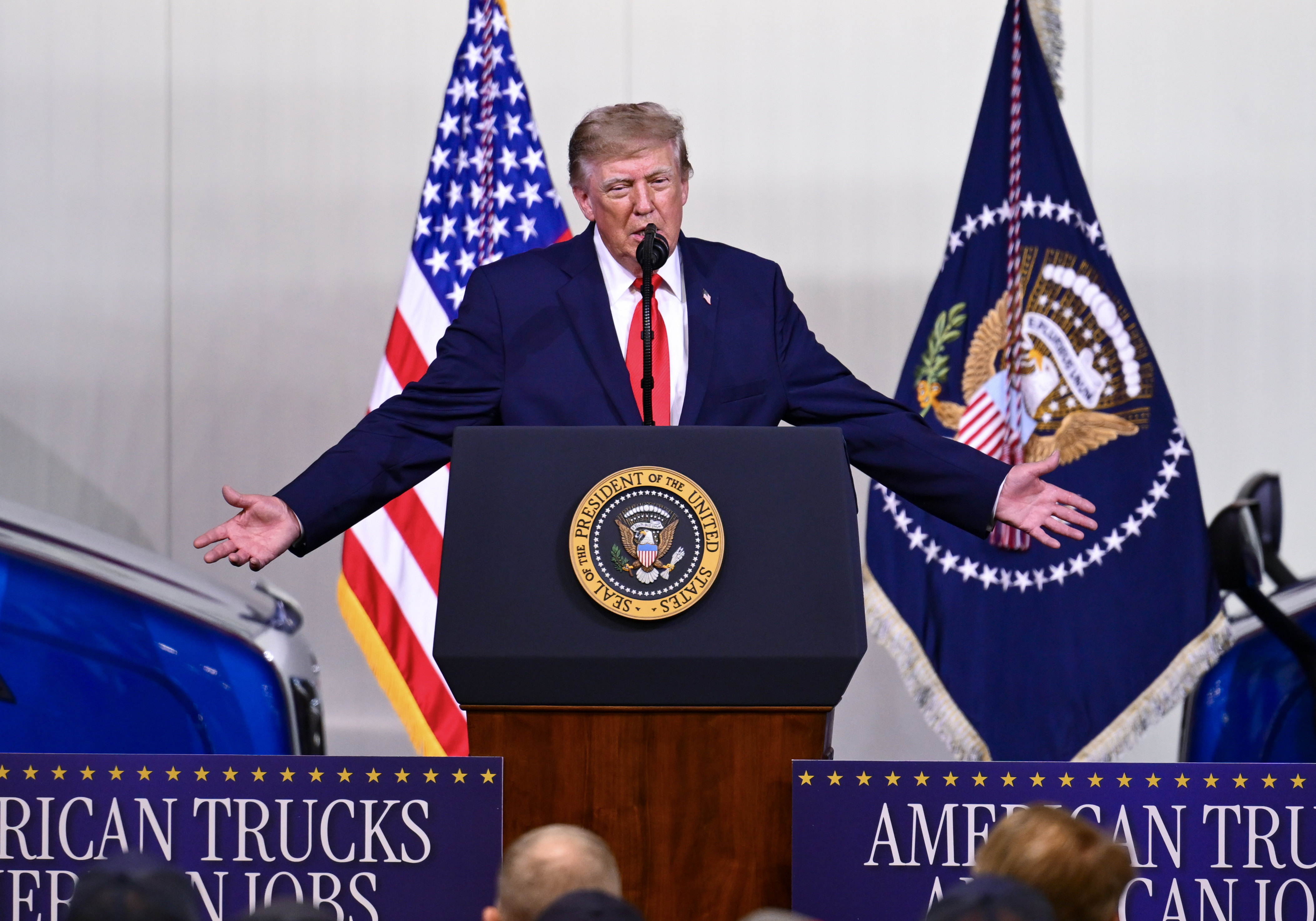 El presidente estadounidense Trump habla en un mitin de Ken Paxton en Texas.