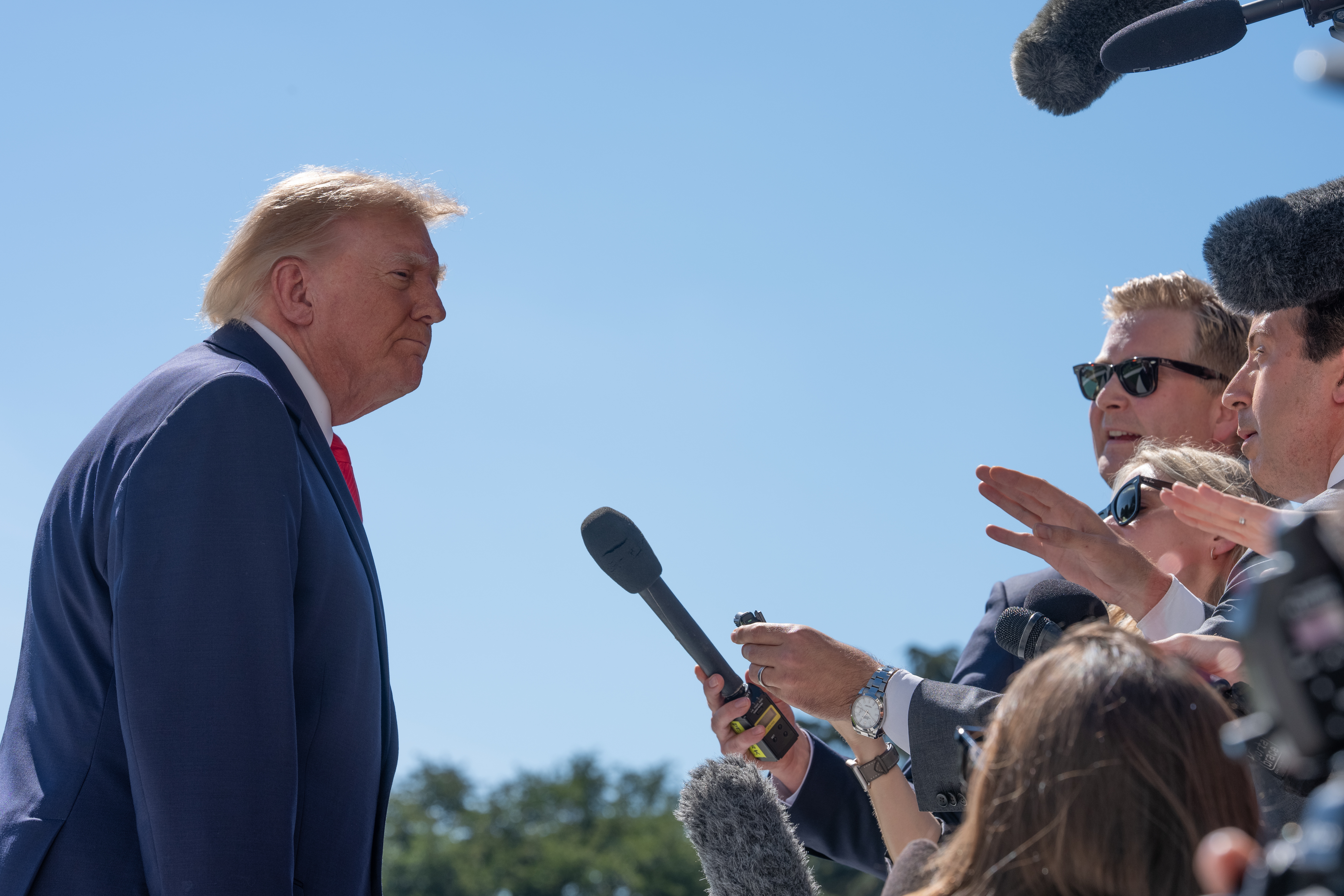 Trump vincula a Irán con el incidente de FlyDubai y lanza una advertencia: “Podrían dejar de existir”