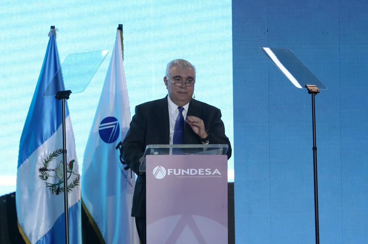 Carlos Arias, presidente del Cacif, pide fortalecer la seguridad y la justicia, combatir las extorsiones y evitar que el crimen organizado se infiltre en las elecciones generales del 2027, durante Enade 2026. (Foto Prensa Libre: Érick Ávila)
