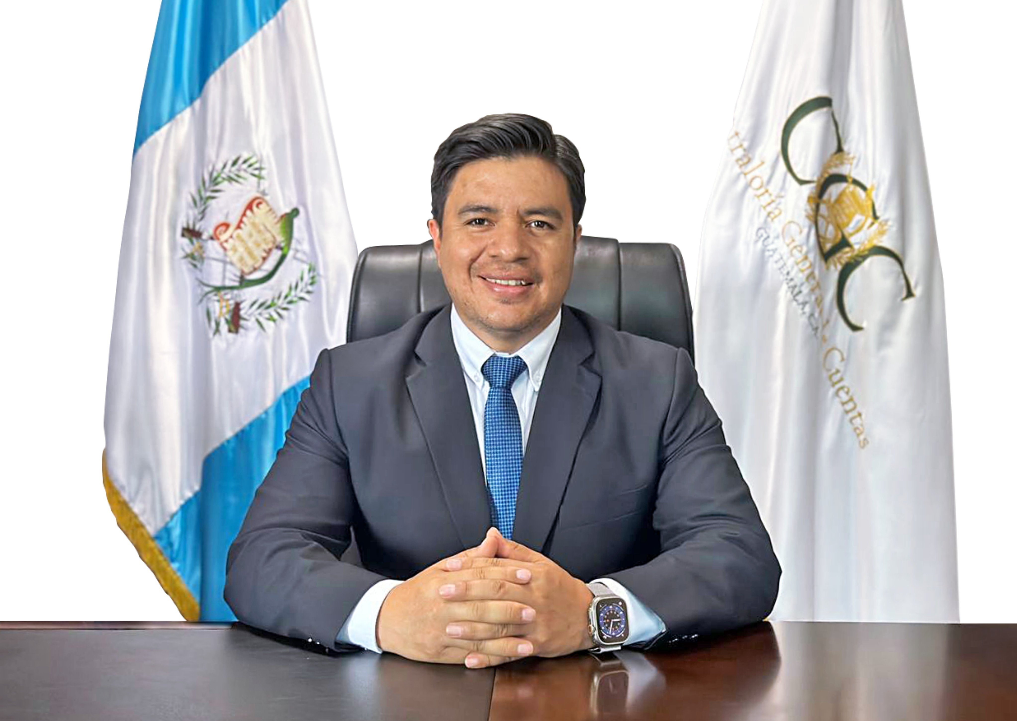 Élfego Odair Castañón González previo a ser juramentado como Contralor General de Cuentas frente al Pleno del Congreso de la República de Guatemala.