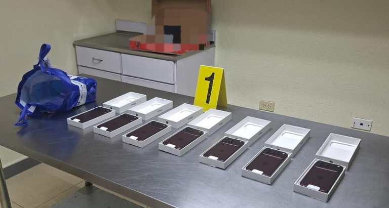 Capturan en el Aeropuerto La Aurora a hombre con siete iPhone 18 Pro Max valorados en más de Q9