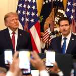 Trump recupera celebración del mes de la Herencia Hispana mientras pierde el voto latino
