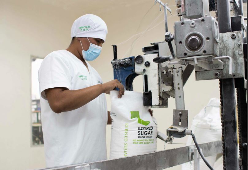 Las exportaciones de bienes y servicios crecieron 5.3% durante el segundo trimestre del 2026, frente al 2.3% registrado en el mismo período del 2025. El azúcar figura entre los productos que impulsaron este crecimiento. (Foto Prensa Libre: cortesía de Asazgua).