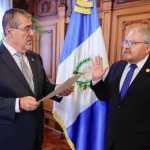 José Alfredo Blanco Valdés juramentado por el presidente Bernardo Arévalo Guatemala como vicepresidente del Banguat