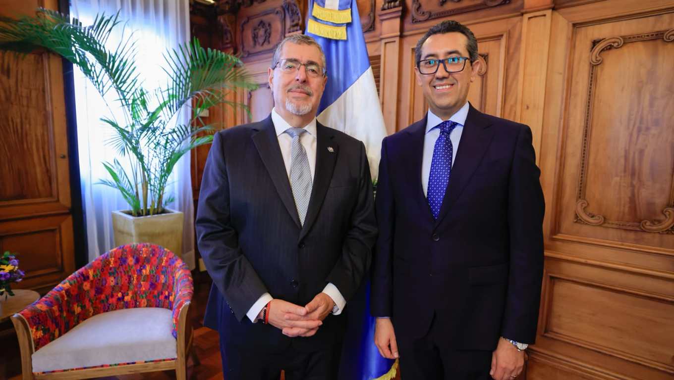 MENKOS AL BANGUAT. ARÉVALO LO JURAMENTA