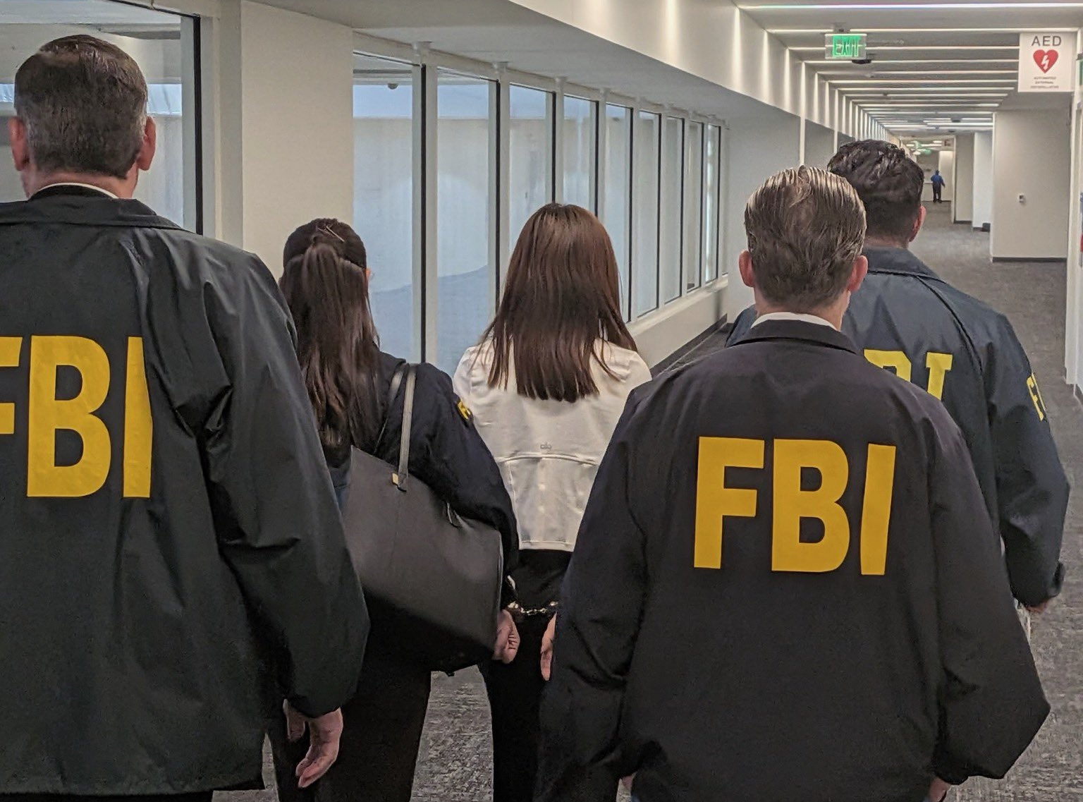 Mujer china arrestada por el FBI