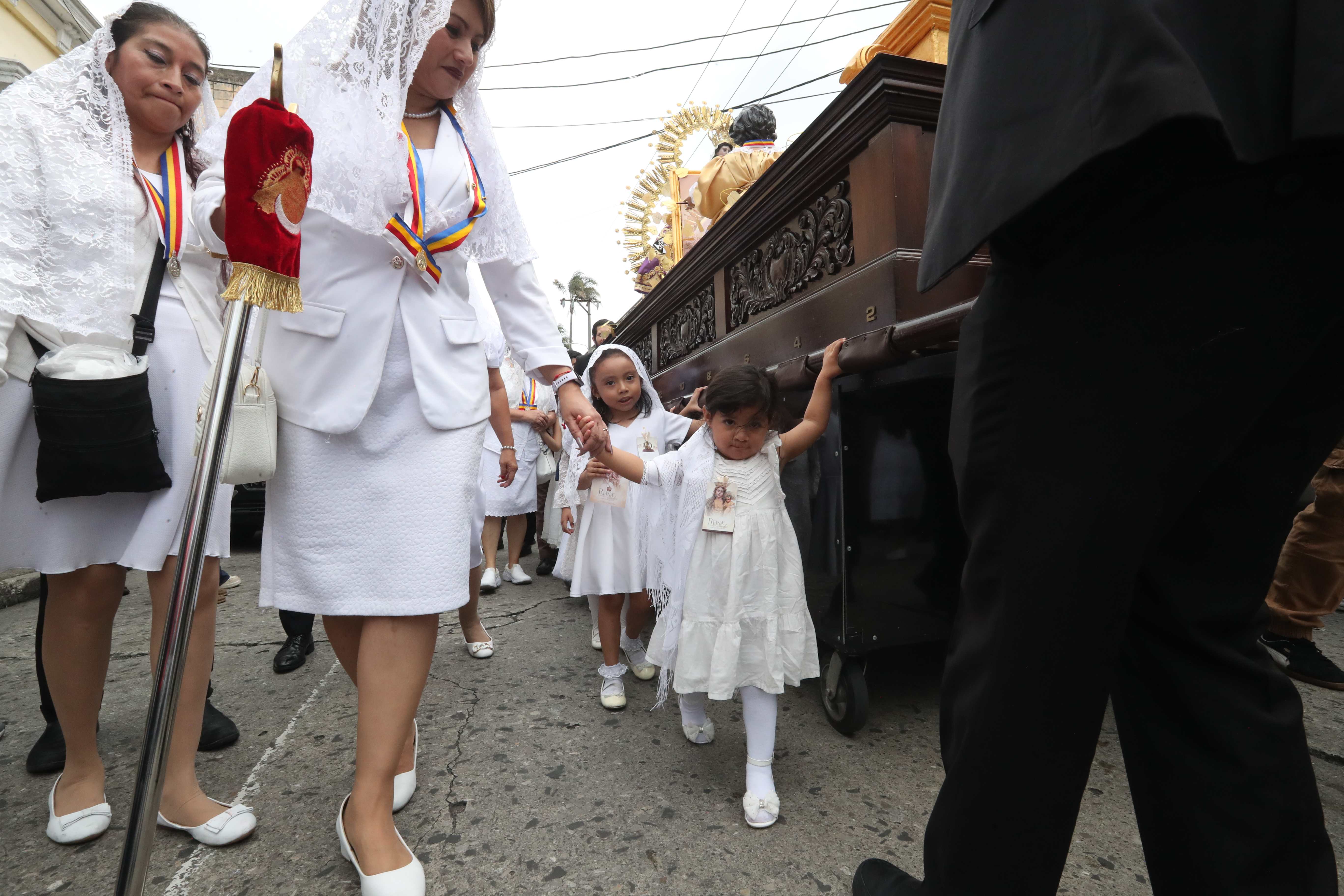 PROCESION INFANTIL DE LA VIRGEN DEL ROSARIO'