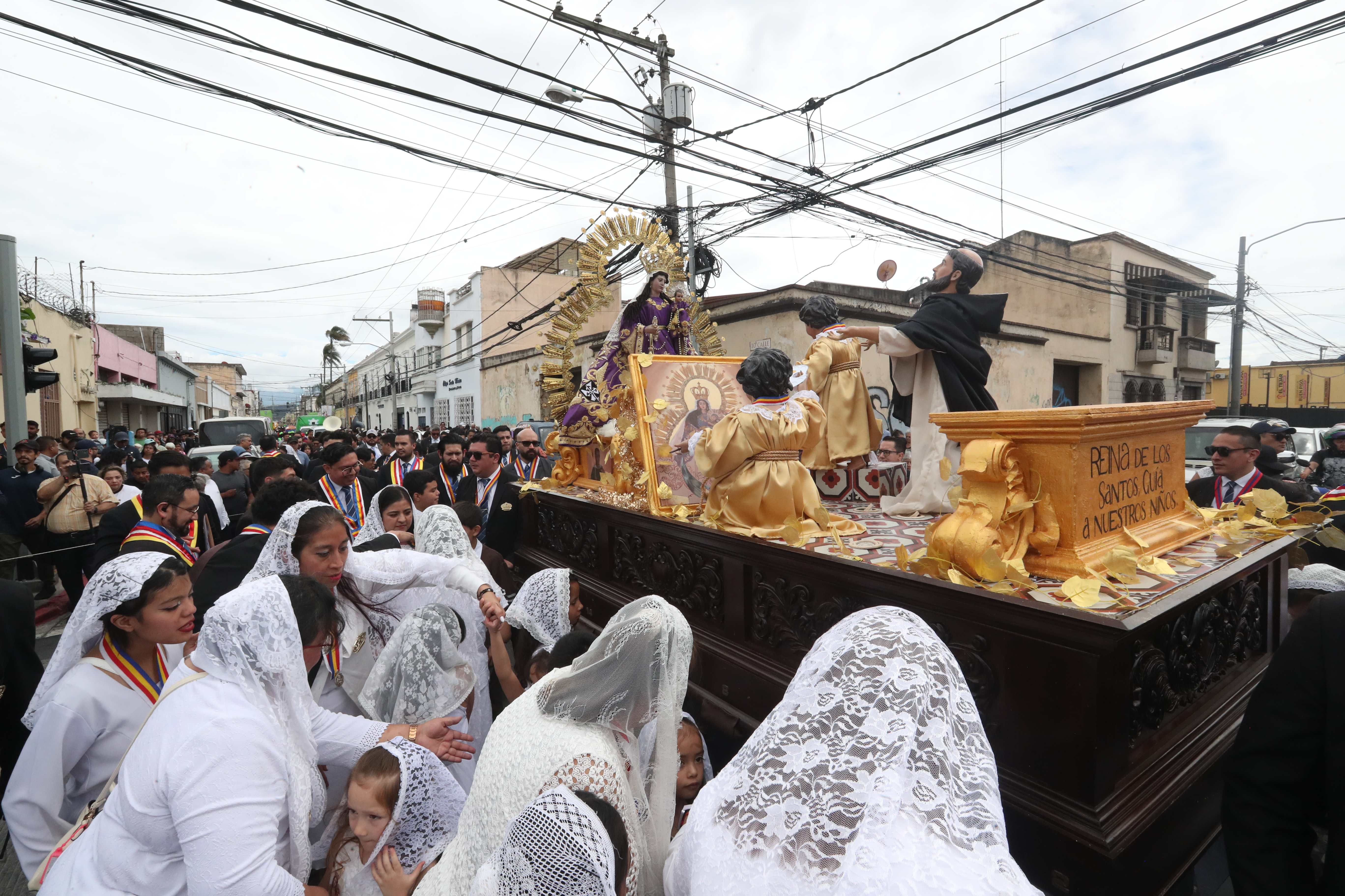 PROCESION INFANTIL DE LA VIRGEN DEL ROSARIO'