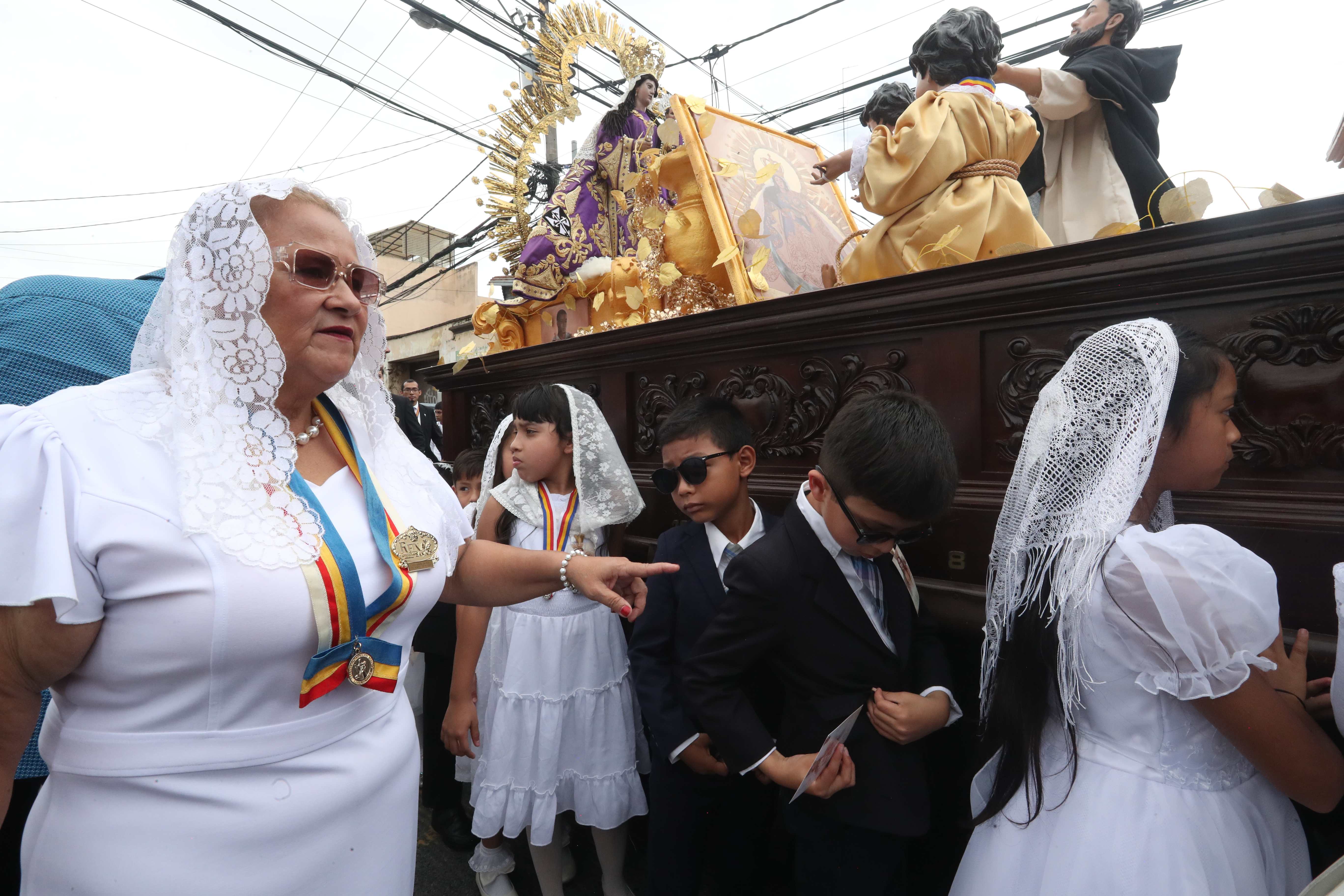 PROCESION INFANTIL DE LA VIRGEN DEL ROSARIO'