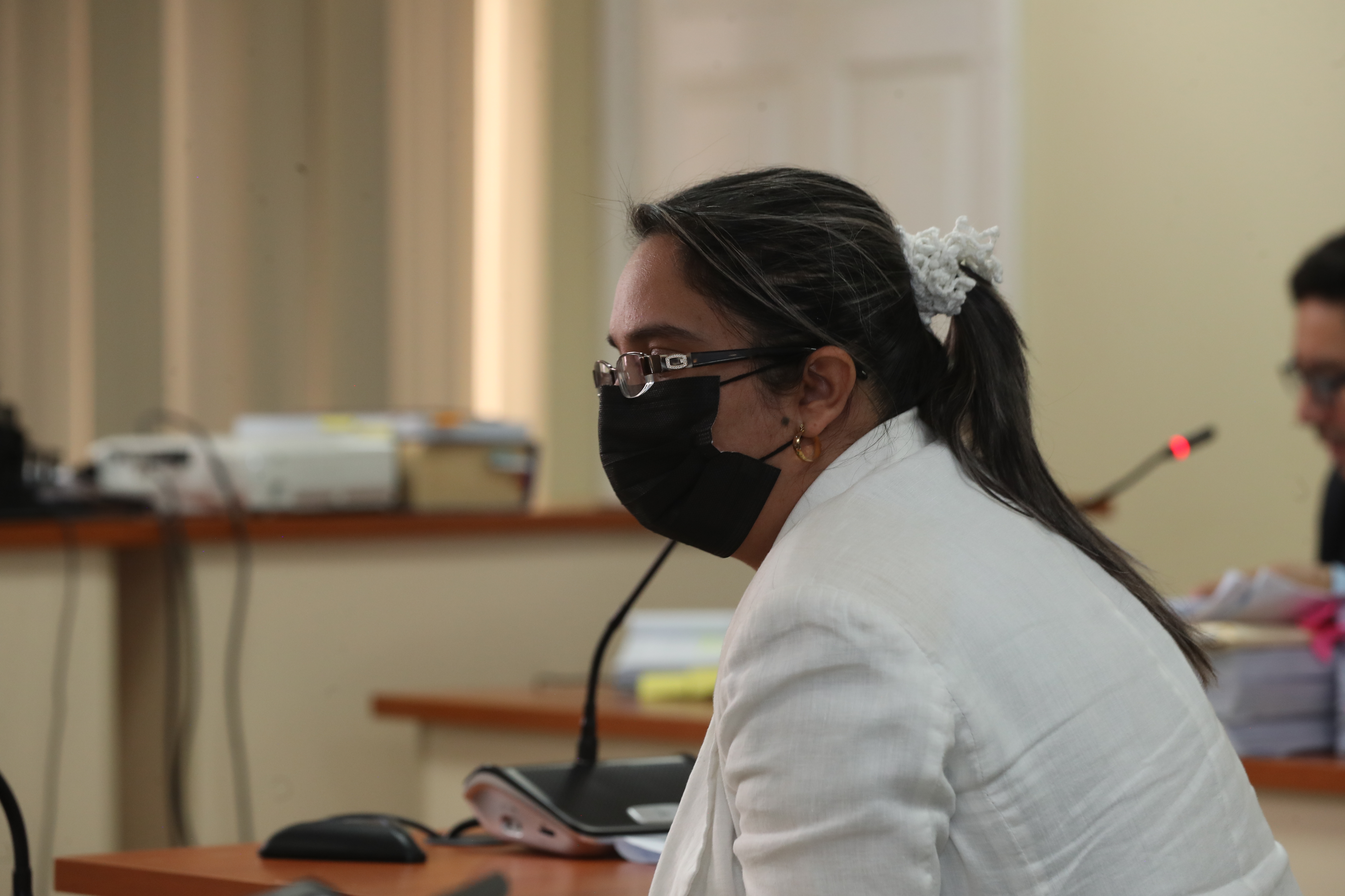 El Juzgado de Mayor Riesgo C, a cargo del Juez Edy de Len dict una condena de tres aos de prisin conmutables a Blanca Edelmira Saravia, excandidata a diputada por el partido Valor, en el caso de la muerte de su prima, Sindy Jeannete Paz., ocurrido en mayo de 2017 en la zona 2 de la Ciudad de Guatemala.

Foto Prensa Libre: Moiss Xec      22/10/2026