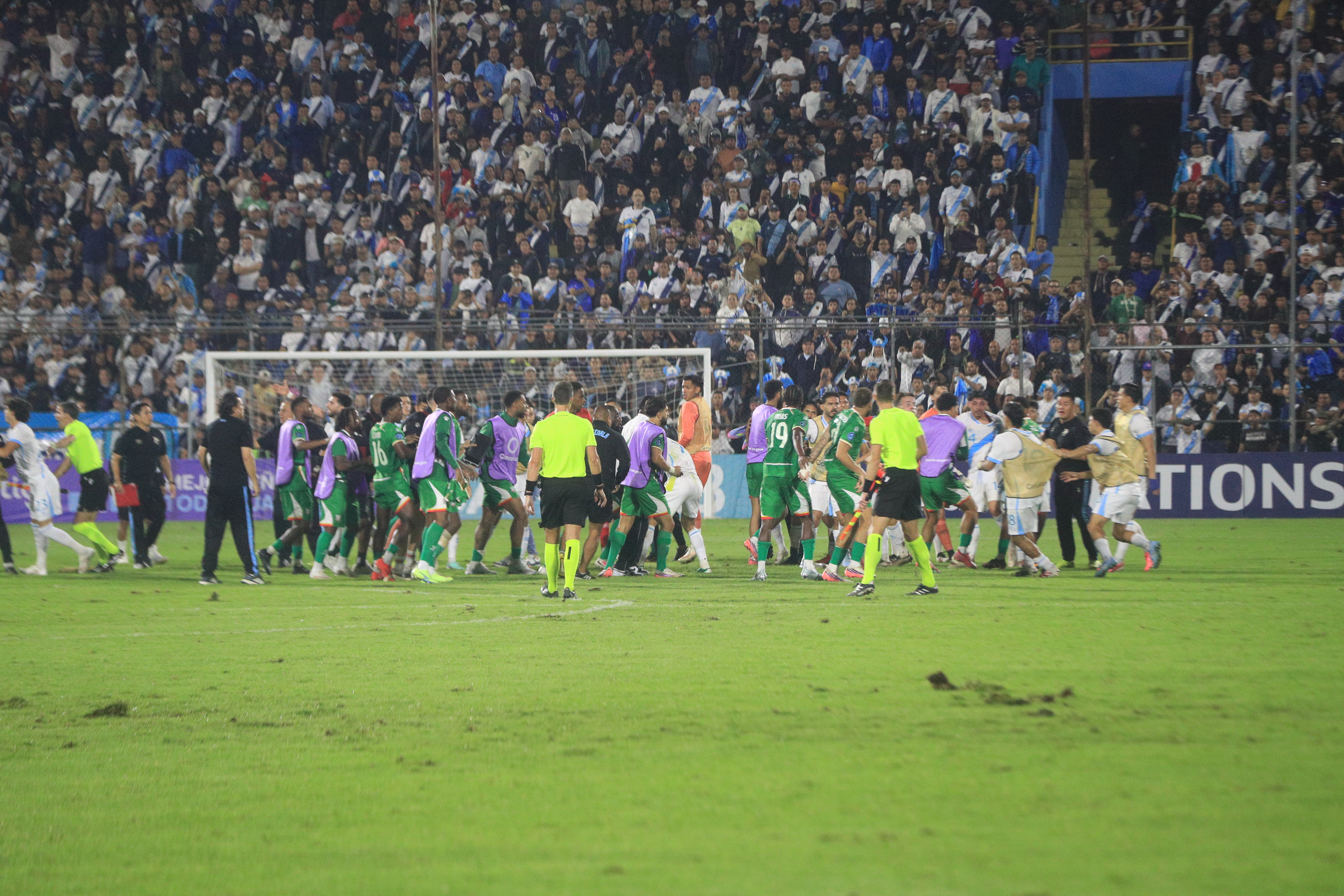 Selección de fútbol de Guatemala logró una victoria 1-0 sobre Selección de fútbol de Surinam en el estadio Manuel Felipe Carrera, resultado que le permitió avanzar por primera vez a los cuartos de final de la Liga de Naciones de Concacaf.foto Byron Rivera 05/10/2026