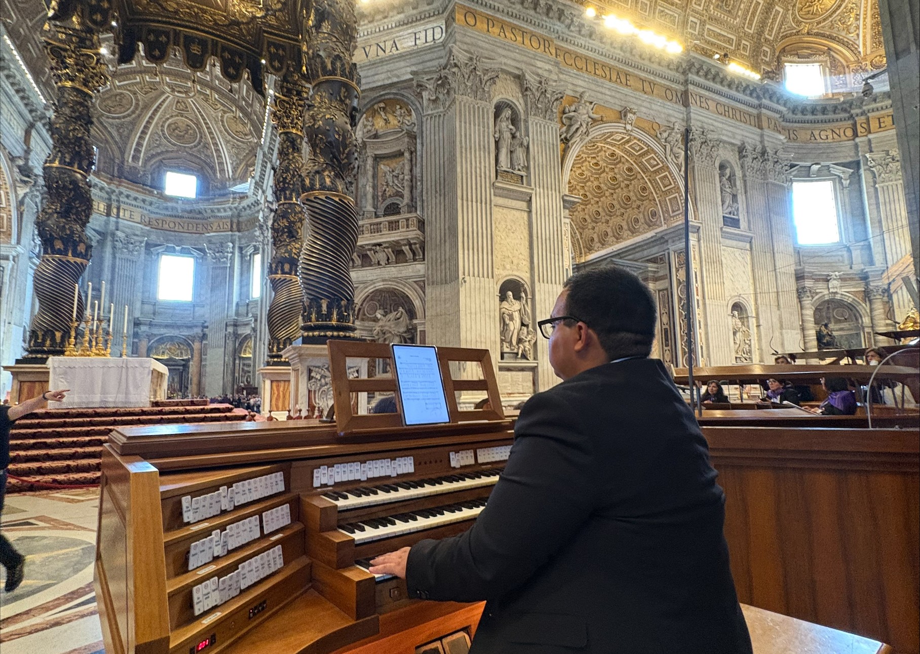 Pablo Daniel Díaz, el músico guatemalteco que interpretó el órgano que suelen tocar maestros de la Capilla Sixtina