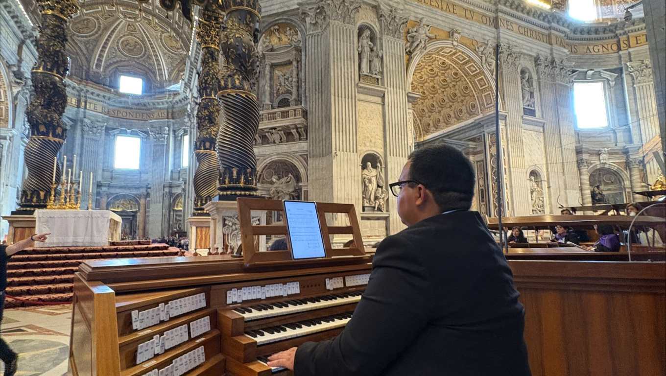Pablo Daniel Díaz, el músico guatemalteco que interpretó el órgano que suelen tocar maestros de la Capilla Sixtina