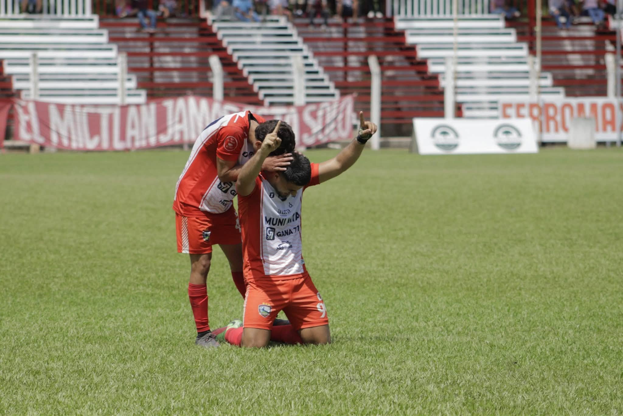 Solo quedan dos jornadas y la pelea por la liguilla se intensifica en la Primera División.(Foto Prensa Libre: Mictlán).