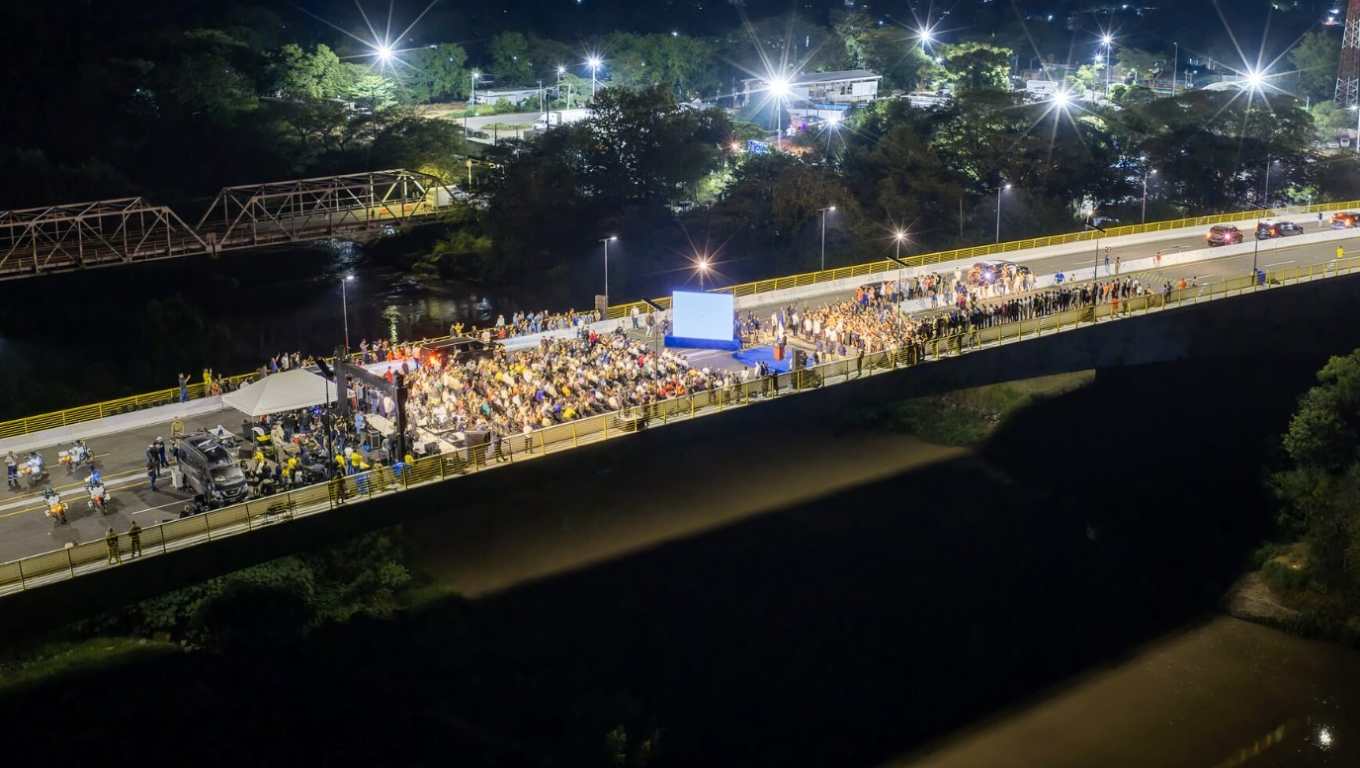 El puente Manuel José Arce conecta Guatemala y El Salvador por la frontera de Ciudad Pedro de Alvarado y La Hachadura. Tiene cuatro carriles y nuevas instalaciones para los controles fronterizos. ( Foto, Prensa Libre: cortesía RRSS Secretaría de Prensa de la Presidencia de El Salvador)