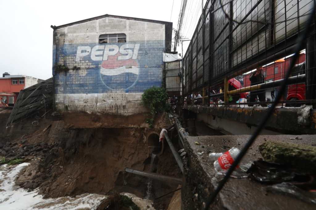 Puente de Villa Hermosa se encuentra en riesgo por socavamiento provocado por el río Pinula.