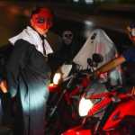La PNC desarrolla una campaña de prevención y seguridad vial con personas disfrazadas con motivo de Halloween. (Foto Prensa Libre: Captura de pantalla)