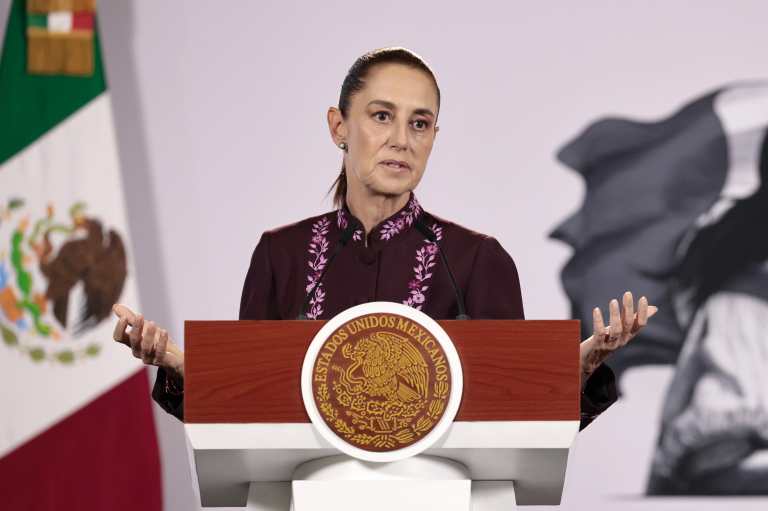 ¿Mexicanos combaten en Ucrania? Sheinbaum investig...