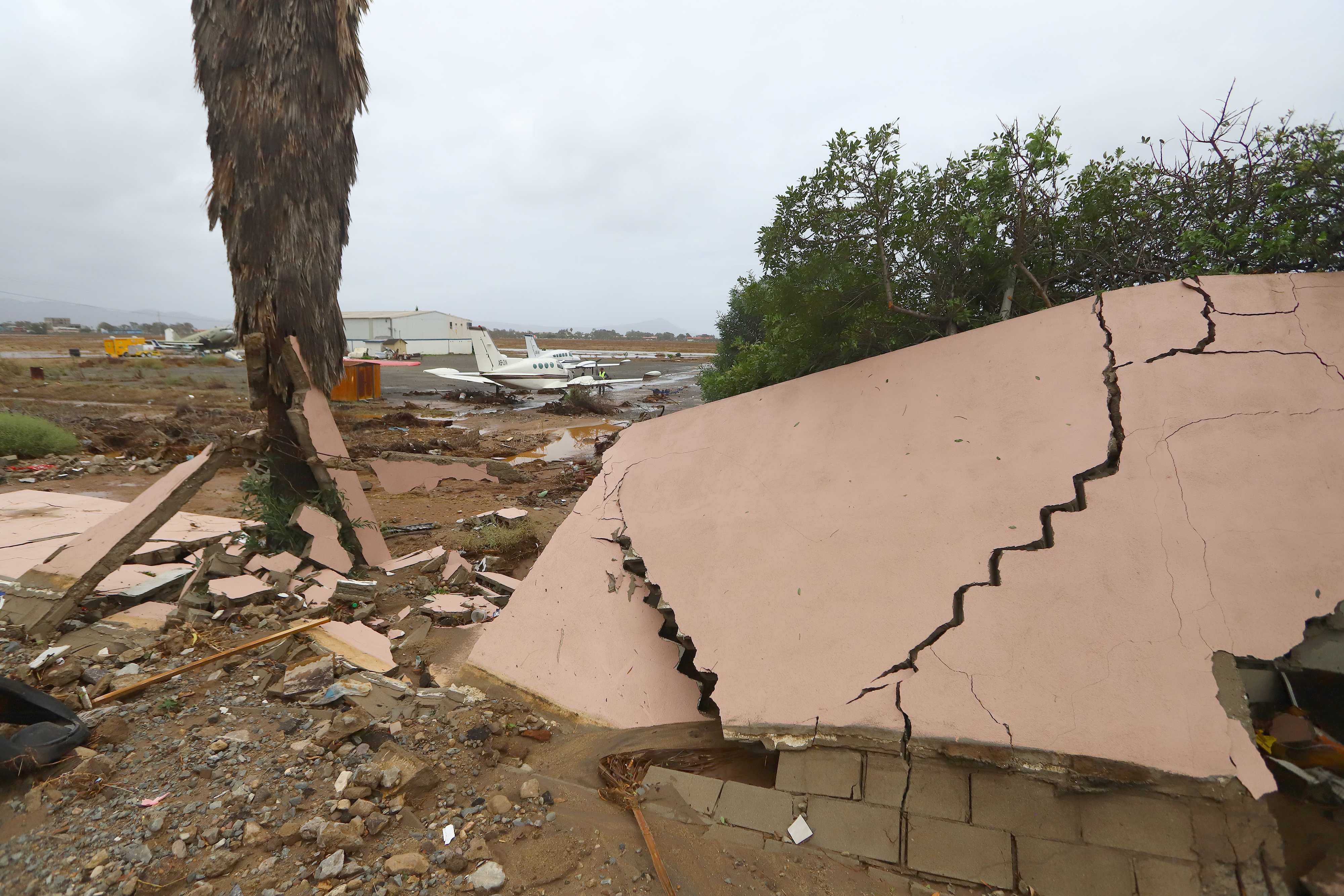 HURACAN ISAIAS SIMON Y TORMENTA RACHEL'