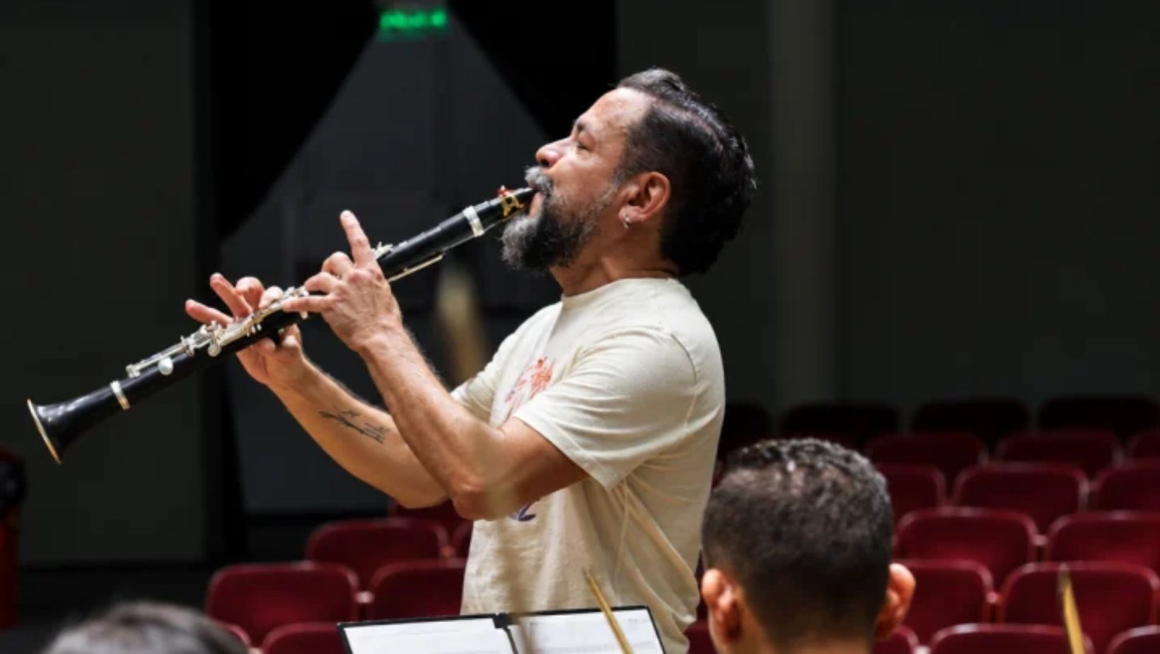 “Tiempos inéditos”: la OSN ofrecerá concierto con solo de clarinete y director invitado