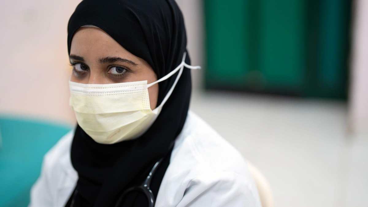 “Solo piel y huesos”: la lucha por sobrevivir de dos gemelos recién nacidos en medio de la crisis de hambre en Yemen
