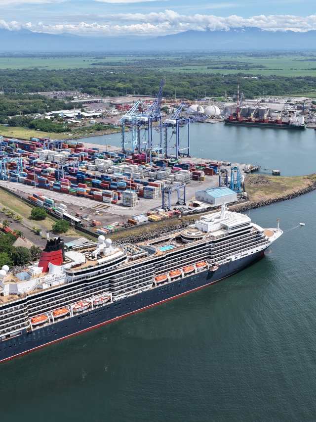 Puerto Quetzal reduce de más de 50 a siete los buques en espera