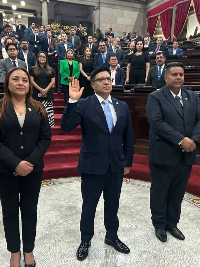 Elfego Castañón es electo contralor general con 154 votos en el Congreso