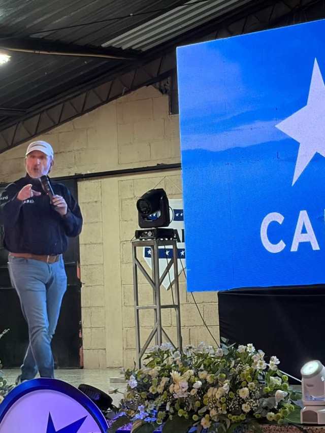 Cabal busca nuevo presidenciable tras la salida de Roberto Arzú