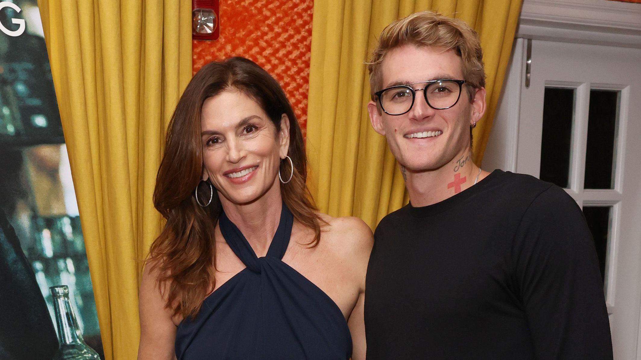 Cindy Crawford junto a su hijo Presley en 2024.