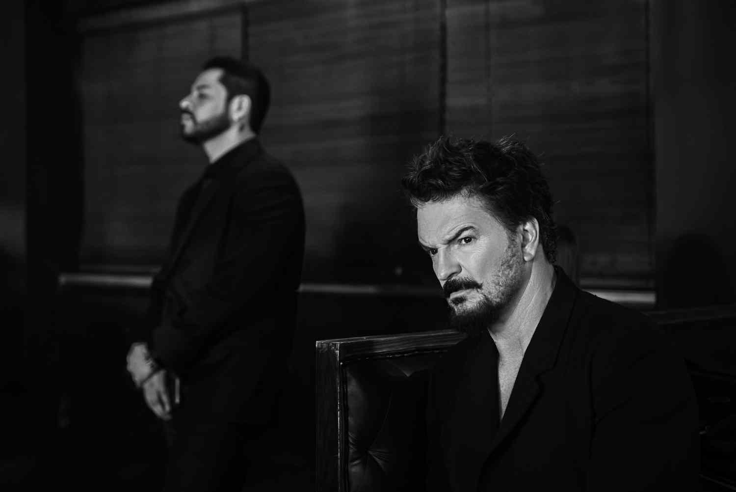 “Mi amor fue un cheque en blanco”: la canción de Ricardo Arjona y Grupo Firme sobre un hombre que se sintió utilizado en una relación