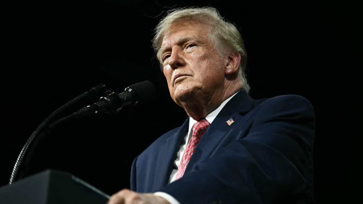 La justicia le ordena a Trump responder preguntas bajo juramento en su demanda contra la BBC