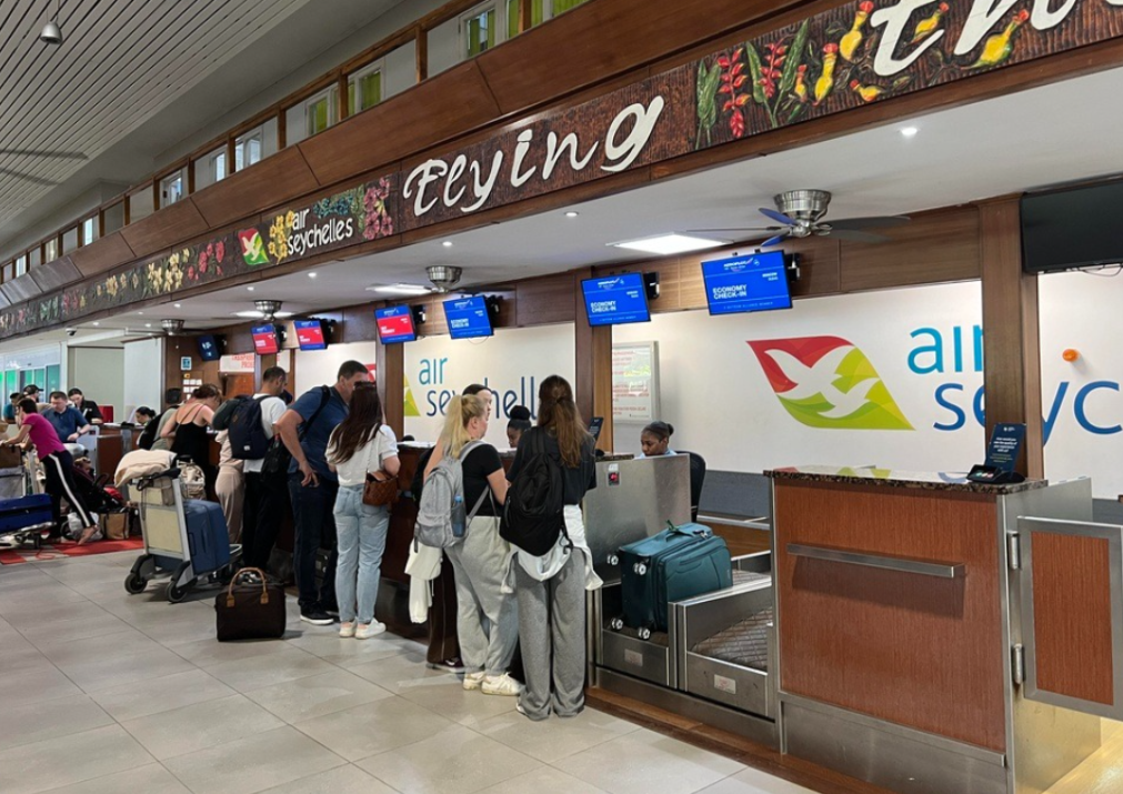 El equipaje de bodega, también llamado equipaje facturado, es el que se entrega en el mostrador de la aerolínea para transportarlo en la zona de carga del avión. (Foto, Prensa Libre: ShutterStock)