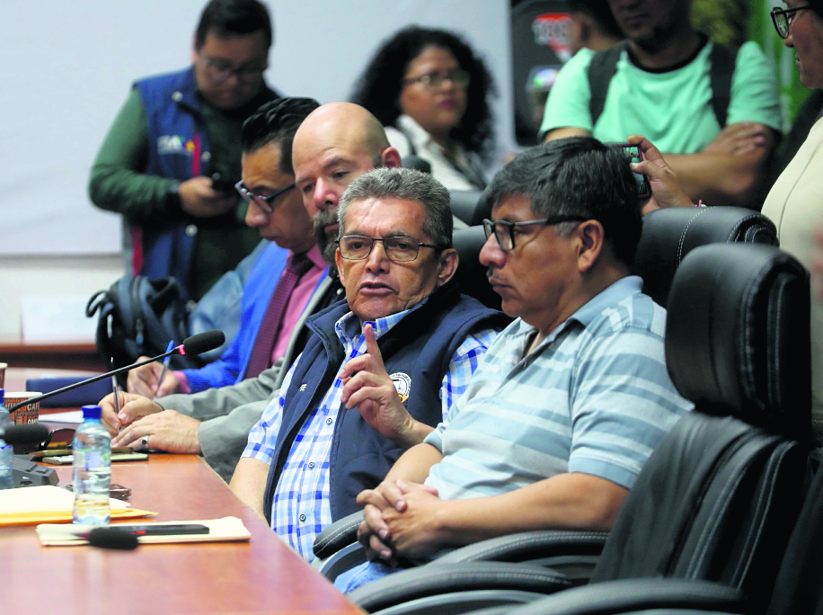 Joviel Acevedo, STEG en Citación organizada por la bancada UNE queda suspendida tras la ausencia de autoridades del Ejecutivo, Acevedo en declaraciones dijo que están dispuestos al dialogo.Prensa Libre. Erick Avila 23/07/2025