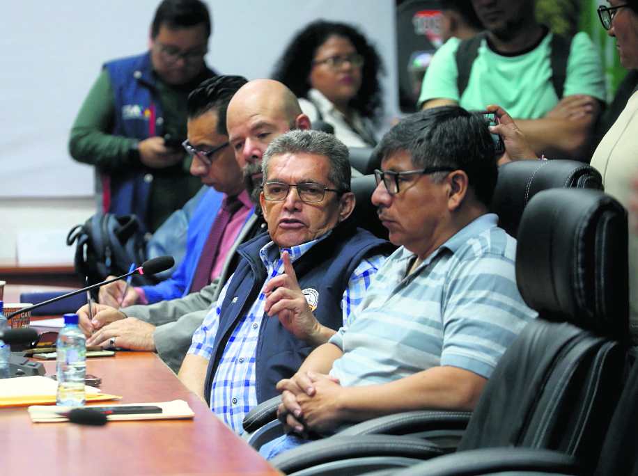 Joviel Acevedo, STEG en Citación organizada por la bancada UNE queda suspendida tras la ausencia de autoridades del Ejecutivo, Acevedo en declaraciones dijo que están dispuestos al dialogo.
Prensa Libre. Erick Avila 23/07/2025