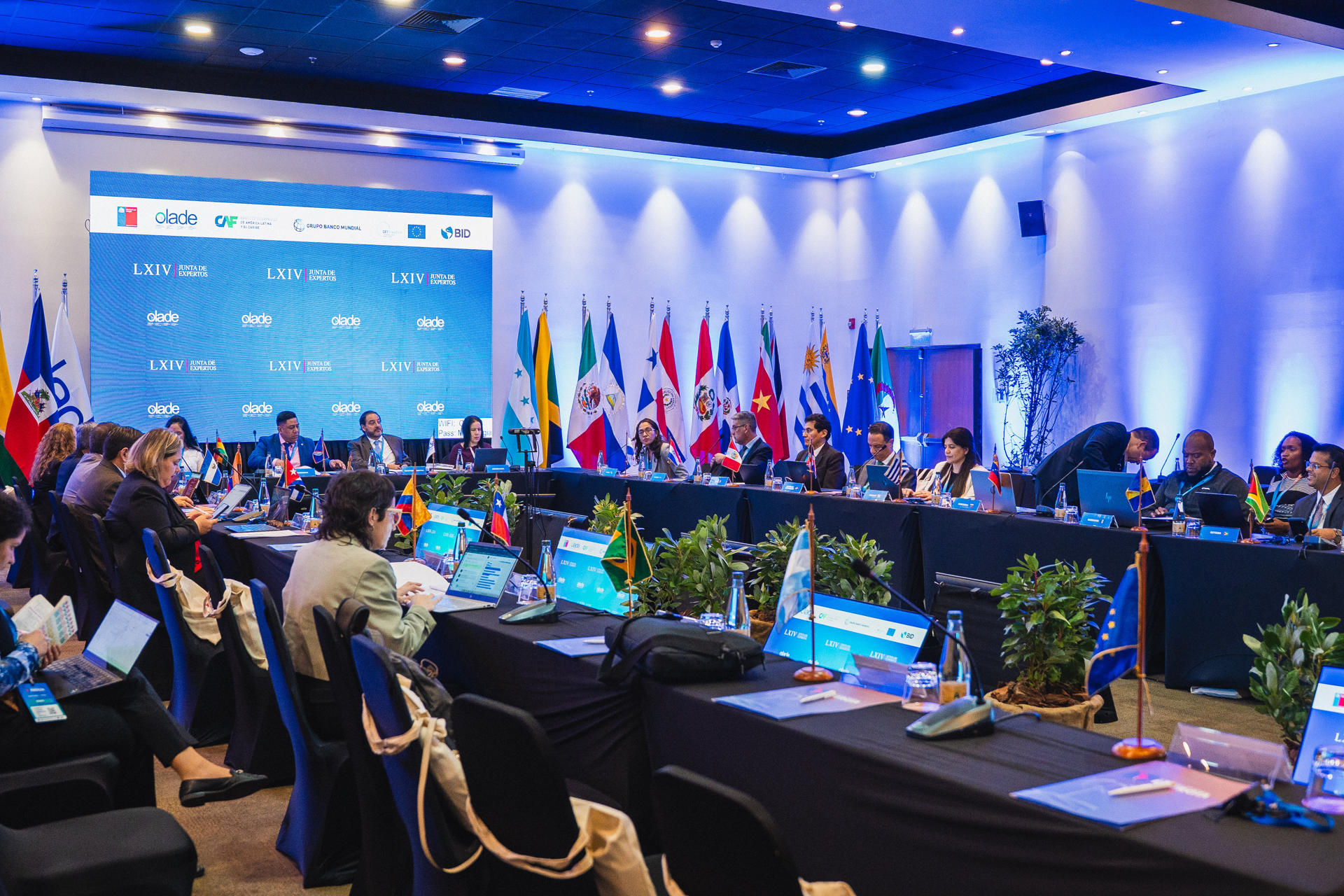 Fotografía cedida por la Organización Latinoamericana y Caribeña de Energía (OLACDE) que muestra a los asistentes a la Semana de la Energía en octubre de 2025, en Santiago de Chile (Chile). EFE/ OLACDE