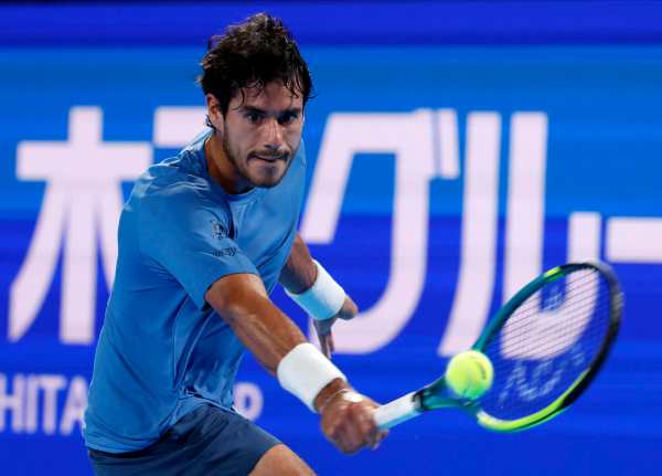 El paraguayo Daniel Vallejo, en un momento de su partido de dieciseisavos de final del Abierto de Tokio ante el español Rafael Jodar. EFE/EPA/FRANCK ROBICHON