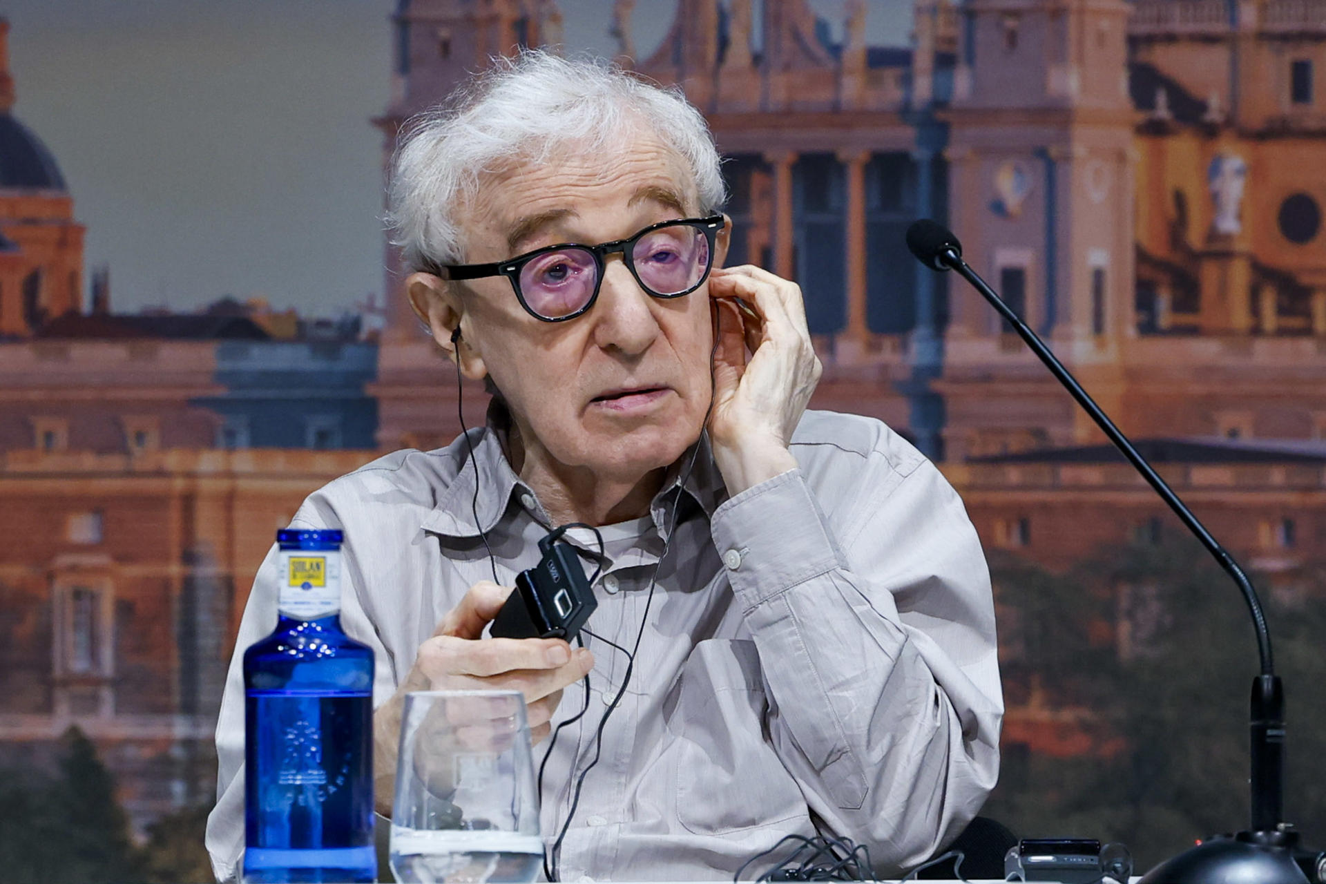 El director de cine estadounidense Woody Allen presenta el rodaje de su nueva película, este jueves, en la Real Academia de Bellas Artes de San Fernando de Madrid. EFE/ J.J. Guillén