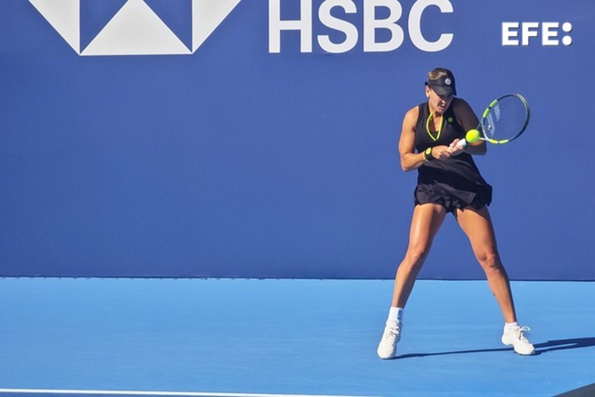 PEKÍN, 01/10/2026.- La tenista española compite contra la británica Sonay Kartal en la primera ronda del Abierto de tenis de China celebrado en Pekín, China, este jueves. 
EFE/Guillermo Benavides
