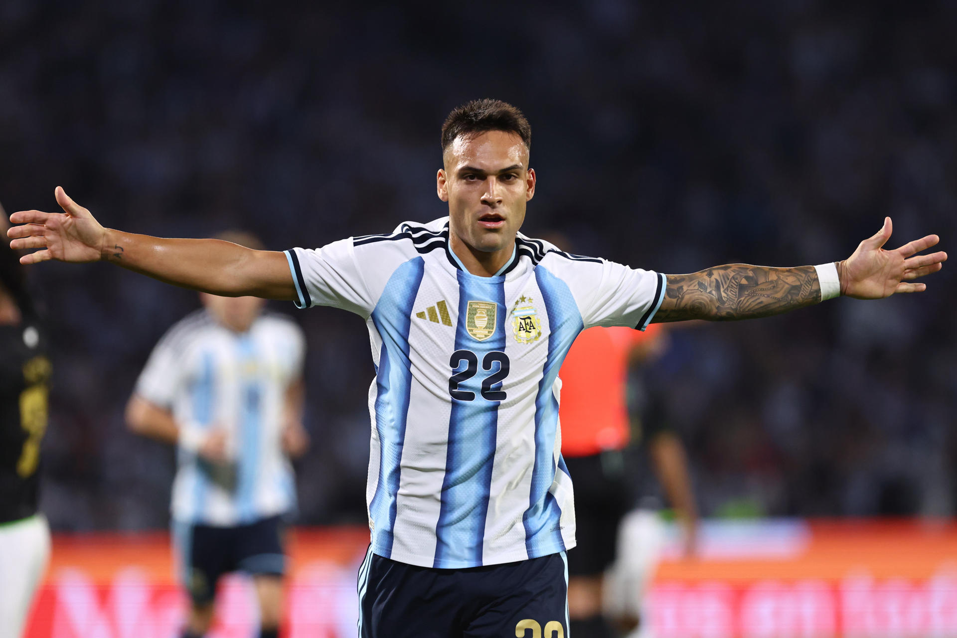 Lautaro Martínez celebra un gol este miércoles, en el partido amistoso entre las selecciones de Argentina y Bolivia, en el estadio Mario Alberto Kempes en Córdoba (Argentina). EFE/ Ivana Maritano