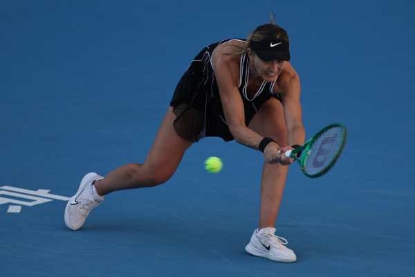 Paula Badosa durante su partido contra la australiana Daria Kasatkina. EFE/EPA/ANDRES MARTINEZ CASARES