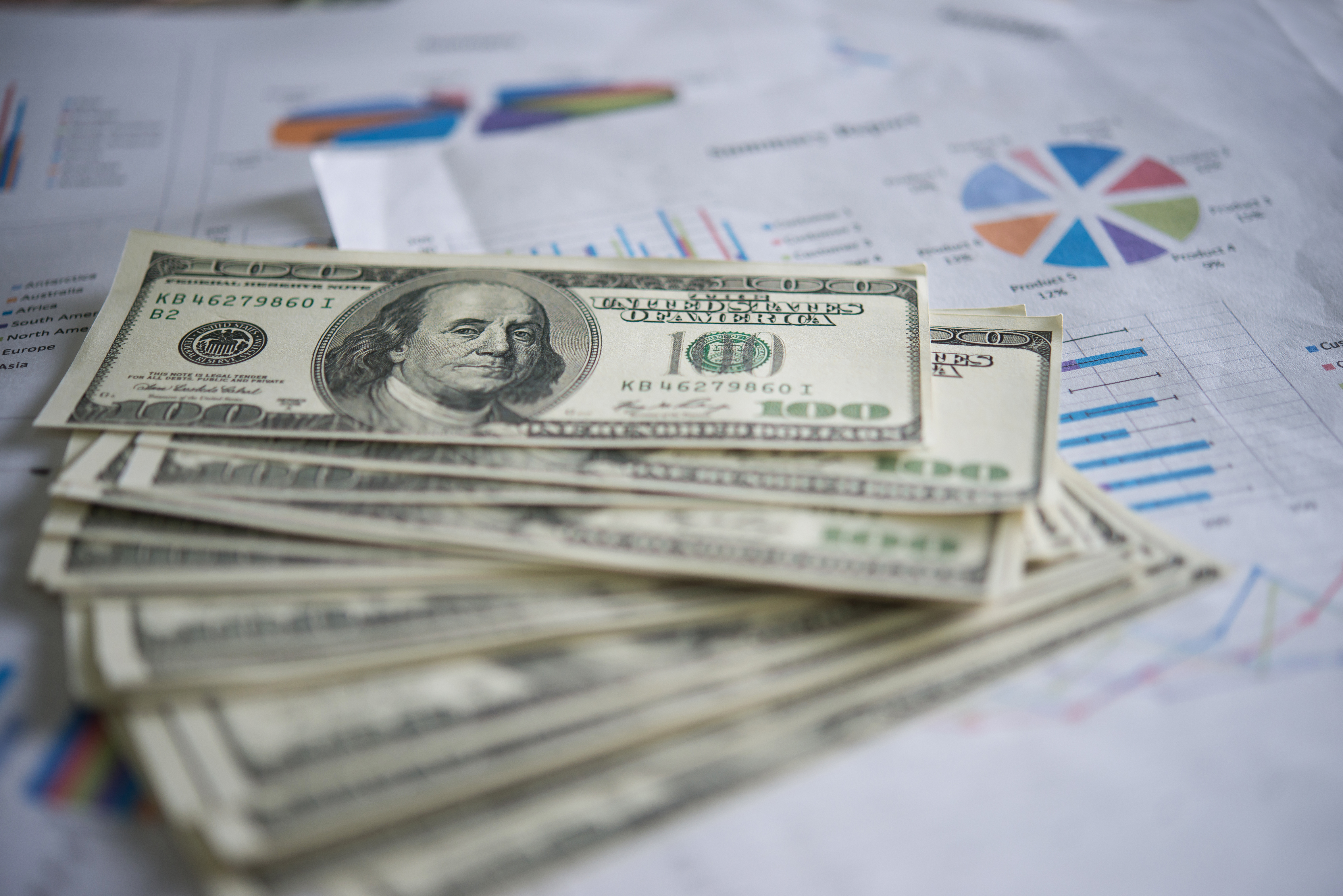 Billie dollar with business chart