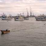 Barcos pesqueros permanecen anclados en Manta, Ecuador. No se conoce su vinculación con actividades ilícitas. (Foto Prensa Libre: Johanna Alarcón/Para The Washington Post)